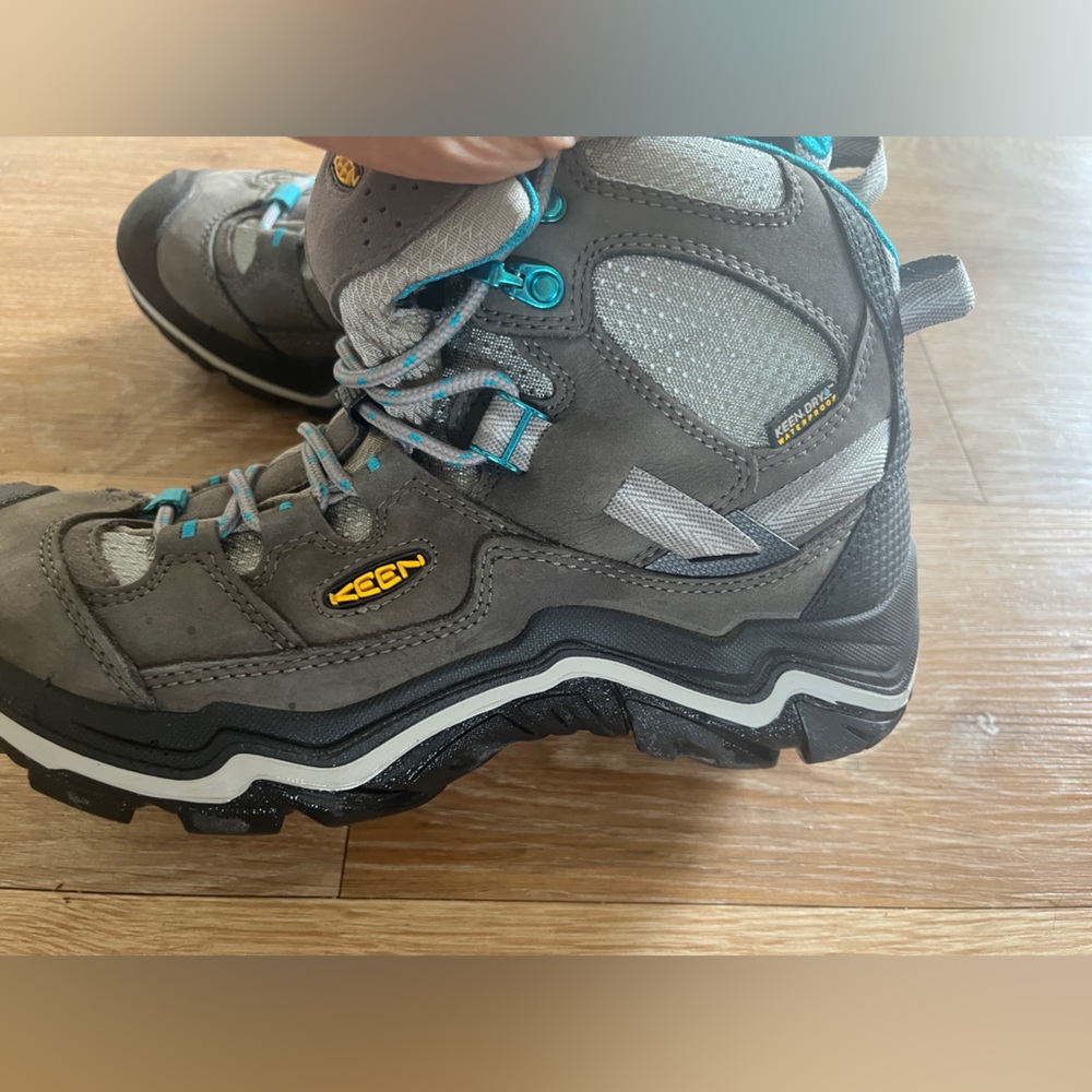 Keen hiking mid boot - 7.5 women’s